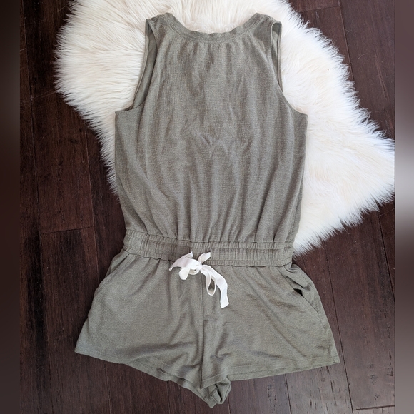 Aritzia WILFRED Free Izabel Olive Green Romper Shorts Sleeveless Tank M Medium - Picture 2 of 9